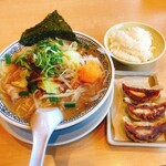 Marugen Ramen - 丸源餃子ランチ
                        野菜肉そば変更+140円
