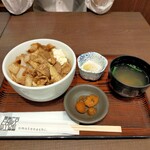 やきとん酒場 ぎんぶた - 豚生姜焼き丼