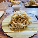 そば草香 - 温かいお蕎麦も選べますが2人とも"そば切り"♡