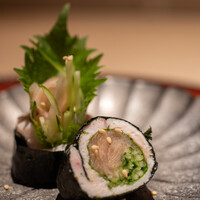 鳥焼き 小花 - 2022.5 鶏胸肉低温調理のガリ大葉胡瓜巻き