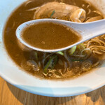 ガンジャ ラーメン - 濃厚魚介ラーメンのスープ