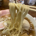 小路カフェ - 麺は中太縮れ麺