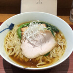麺 みつヰ - 1枚目のチャーシューの裏に炙りチャーシュあり。香ばしくて美味しかった。