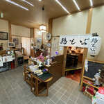 小路カフェ - 右の暖簾の奥がラーメンスペース。