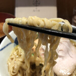 麺 みつヰ - ちぢれ麺リフト。相変わらずリフト上手く出来ない。