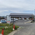 小路カフェ - 建物遠景　平家の大きい建物ってカッコいいですね。