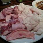 山源 - ホルモン＋ナンコツ２人前