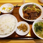 龍園 - 牛バラ肉とチンゲン菜の醤油煮込み2022.05.09