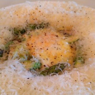 Chop - ■国産アスパラと卵のオーブン焼き～パルメザンチーズがけ～