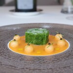 ドミニク・ブシェ トーキョー - 帆立貝のミキュイ メロン ソースビスク