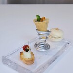 ドミニク・ブシェ トーキョー - 手前 : ブランダード