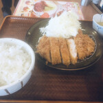 ごはん処 かつ庵 - 料理写真:熟成ロースかつ定食\(//∇//)\