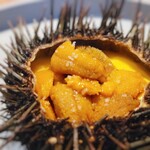 白土 - 茨城県の奥慈卵で作られたスクランブルエッグと雲丹でした。