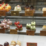 モンプレジール - 夕方なのでケーキ少なめです