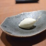 白土 - お口直し / 蕗の薹　蕗の薹のアイスです。しっかり蕗の薹の風味があって美味しいです。