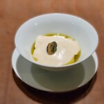 白土 - スペシャリテ / 加賀棒茶のブランマンジェ　ピスタチオオイルとピスタチオのロースト