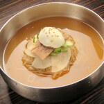 Cold Noodles by “Hancheon Seolleongtang”