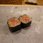 すし処 睦月 - トロたく巻き