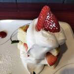 洋食&ワイン LUCE - 本日のデザート：苺のショートケーキ
