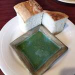 洋食&ワイン LUCE - 自家製パン