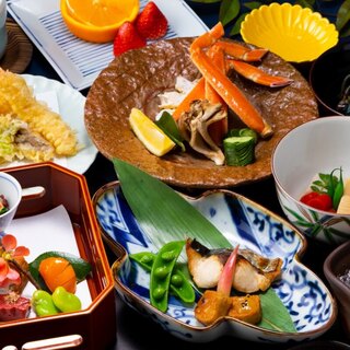 ご慶事・法事など、大切なシーンにふさわしい目にも華やかな料理