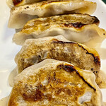 棲鳳閣 - 豚肉よりも味わいが濃くてはっきりしている肉々しい餃子です