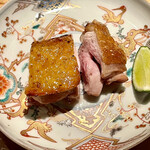 とり茶太郎 - 茶太郎鴨のモモ肉炙り　こっちにもご飯詰めて欲しいなぁ