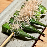 とり茶太郎 - 細い鰹節をたっぷり乗せたオクラ　仄かに甘く滋味豊かです