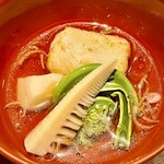 とり茶太郎 - 突き出しは比内地鶏のムネ肉の練り込み揚げ出しに京都産の筍とこごみの椀物　毎度のことながら凝ってます