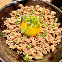 とり茶太郎 - そぼろ丼は卵黄を潰してよく混ぜると・・・
