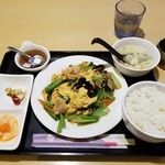 Chuuka Izakaya Rakuzenken Ippoutenchi - 豚肉ときくらげ玉子炒め定食。