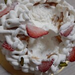 手作りマフィン レフィーユ - プチシューの下は生クリームたっぷり