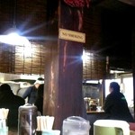 麺工房 隠國 - 薄暗い店内は禁煙