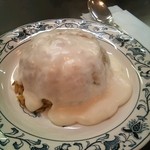 特製ピラフ！
          ホワイトソースの下はスパイシーなカレーピラフ