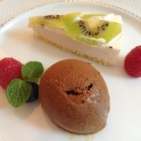 クチーナ ヒラタ - ランチBのデザート　　　チョコアイスとチーズケーキ