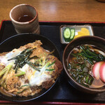 角千 - かつ丼(を頼むと自動でミニうどんがセット)