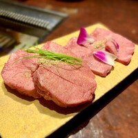 黒毛和牛焼肉 虎斑 北新地店 - 