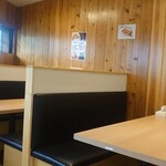 らぁ麺 まる鈴 - 店内