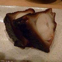 鮨 よし田 - 煮蛸・・主人が「チーズのような食感だ」と申しましたが、柔らかくて秀逸ですね。 
                