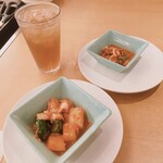 焼肉きんぐ - コーン茶/キムチ盛合せ/白菜キムチ