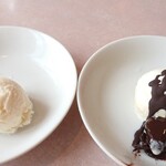 ブッフェレストラン トップ オブ ミヤコ - バニラアイスにパイナップルでチョコファウンテン、ピーチシャーベット(他にチョコアイスと桜アイスもありました)