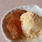 ブッフェレストラン トップ オブ ミヤコ - きなこバニラにさっき取ってきたわらび餅を添えて