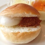 ブッフェレストラン トップ オブ ミヤコ - マルロールをリベイク中に柏餅とわらび餅をサンド:これがおいしかった