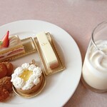 ブッフェレストラン トップ オブ ミヤコ - ミックスドリンクにソフトクリームでミックスジュースフロートに