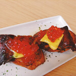 魚とチーズとワインバル ウオチ - うなぎとイクラのブルスケッタ.