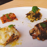 魚とチーズとワインバル ウオチ - ウチオ特製4色ラザニア盛り合わせ,
      ブロッコリー/イカスミ/ゴルゴンチーズ/イワシトマト