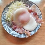 立呑み 晩杯屋 - ベーコンエッグ