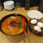 Mikaen - 担々麺（並盛）＋サービスのゆで卵