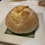 174776121 - ざくざくチーズパン　　270円