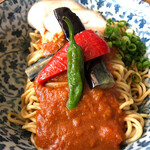 ラーメン イッケン - カレー香る中太麺にスパイシーなトマトソースが絶妙！